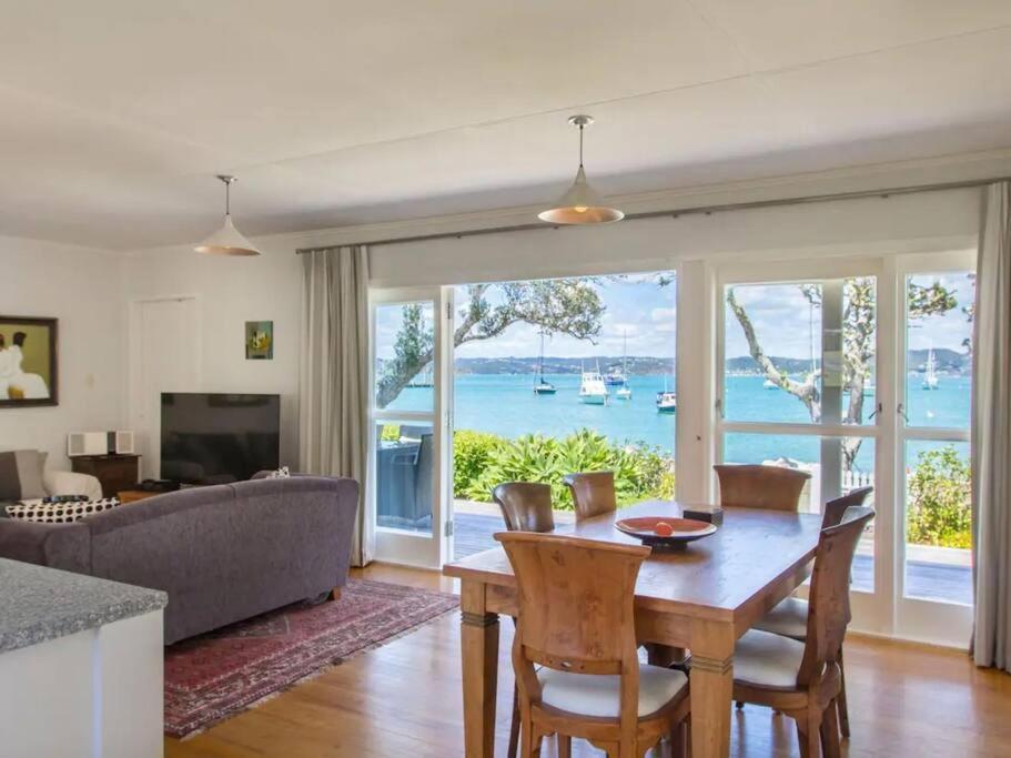 Last On The Strand, Russell - The Boathouse Esterno foto