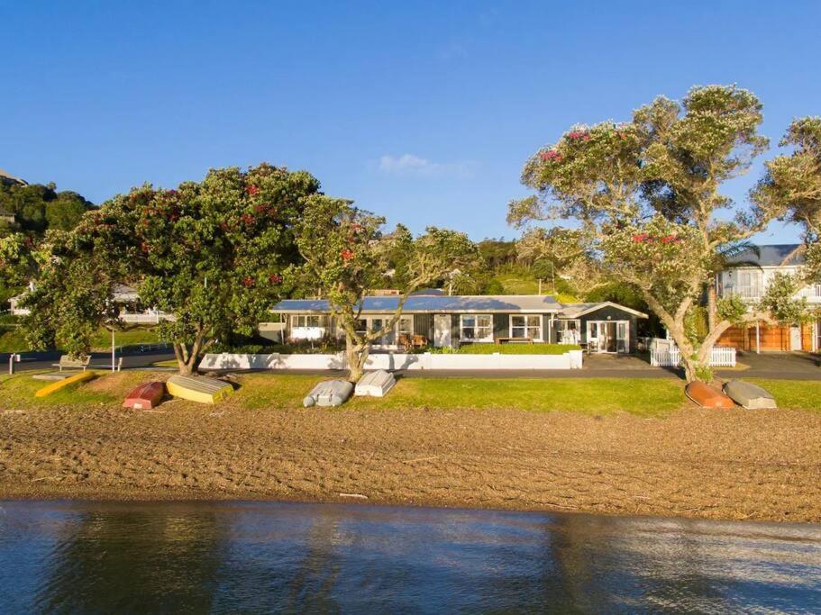 Last On The Strand, Russell - The Boathouse Esterno foto